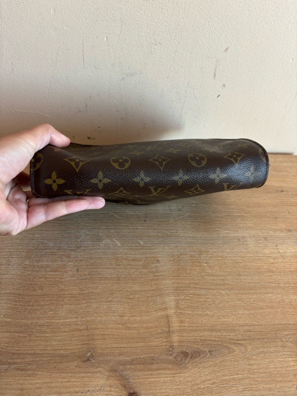 Authentic louis Vuitton monogram clutch - Picture 5 of 10